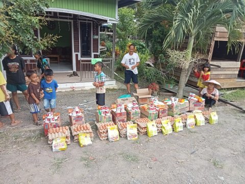PEMBAGIAN SEMBAKO UNTUK WARGA