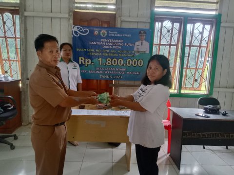 PEMBAGIAN BLT KEPADA WARGA