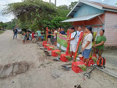 PEMBAGIAN ALAT TANI