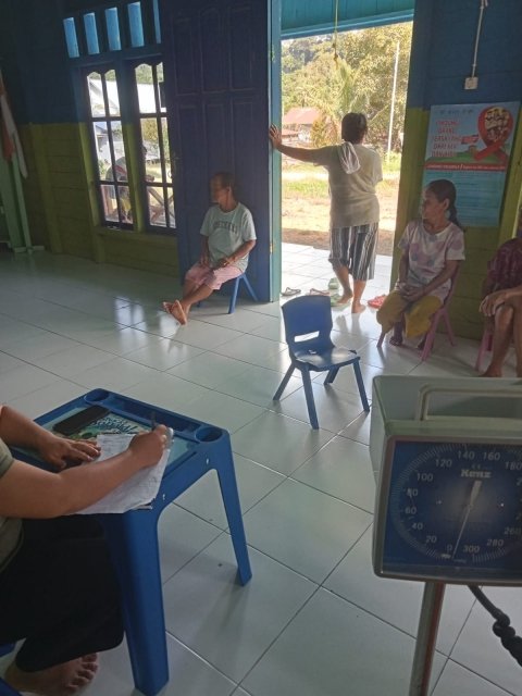 PEMBERIAN MAKAN TAMBAHAN DAN PENGECEKAN KESEHATAN 