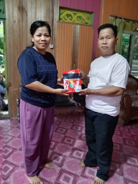 PEMBERIAN MAKAN TAMBAHAN DAN PENGECEKAN KESEHATAN 