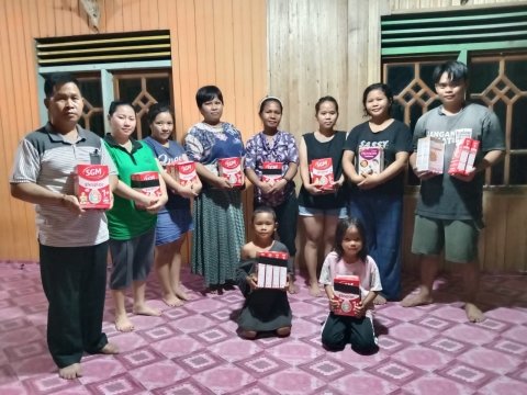 PEMBERIAN MAKAN TAMBAHAN DAN PENGECEKAN KESEHATAN 