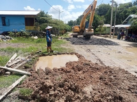 PENIMBUNAN JALAN LINGKUNGAN DESA