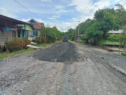 PENIMBUNAN JALAN LINGKUNGAN DESA