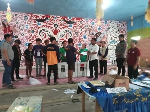 PENYERAHAN LOGISTIK PEMILU